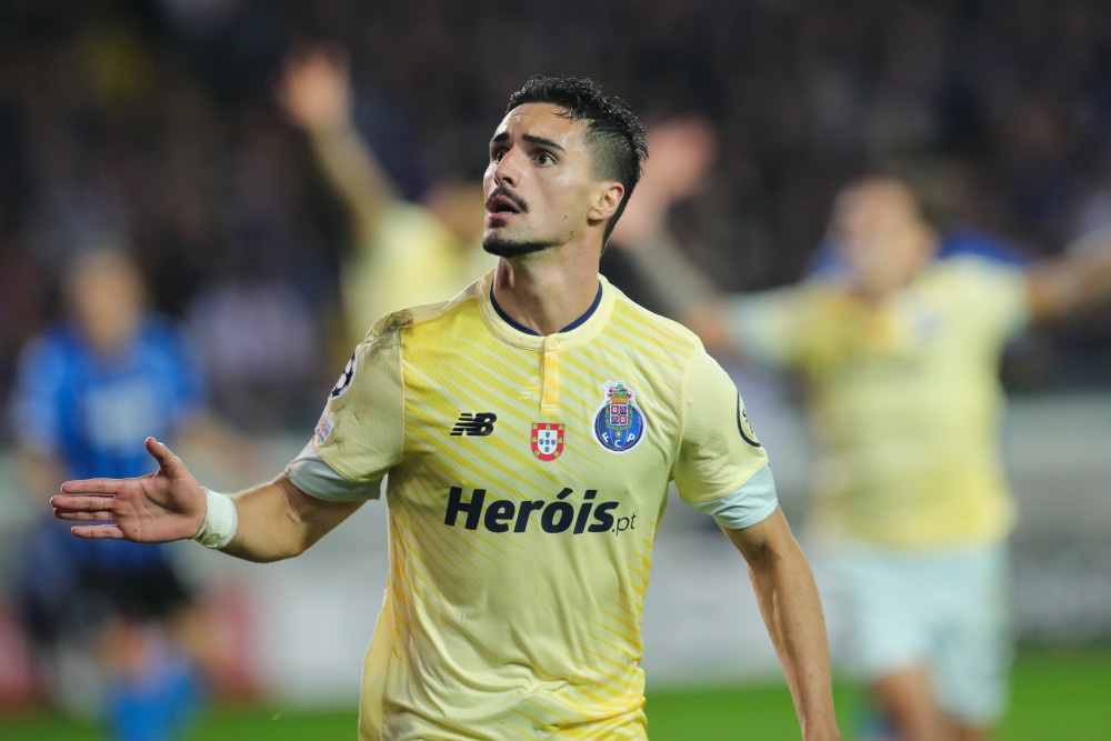 关于波尔图训练开放日，今晨门线救险引欢呼，欧冠在即，更衣室氛围转暖的信息