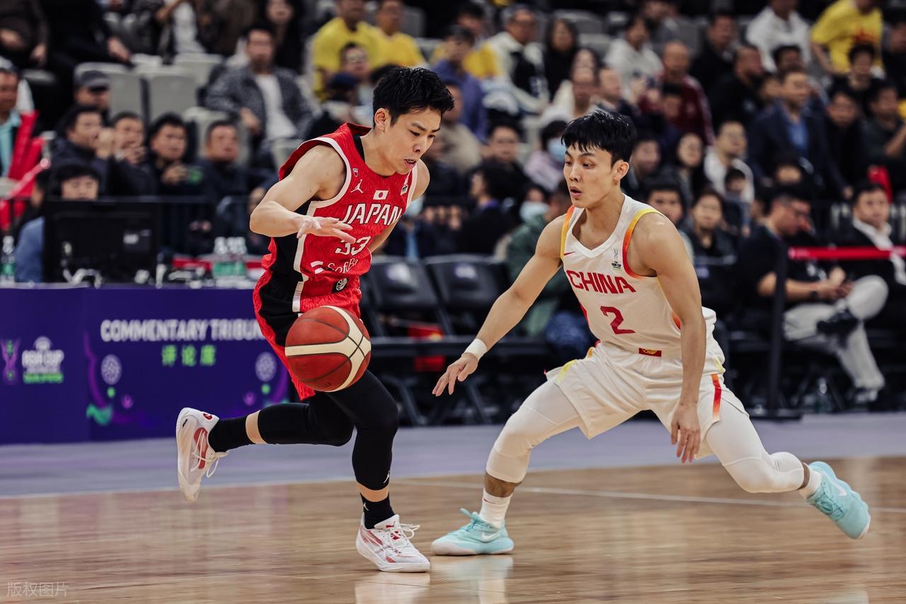 深圳男篮训练开放日；窗口期遗憾出局引欢呼；全明星赛在即；临场指挥获称赞的简单介绍