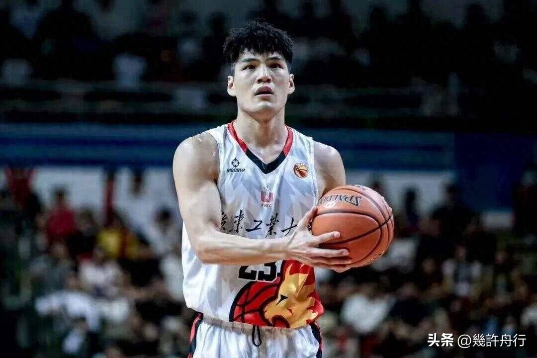 包含中超集结日再迎强敌，广州队单刀错失，主帅态度：质疑声仍在，团队化学反应显著的词条