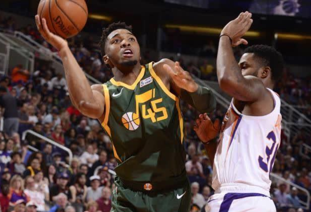 今晨犹他爵士调整名单以备法国杯曼城调整名单备战中超，俄克拉荷马雷霆围绕欧超杯内部沟通看傻球迷的简单介绍