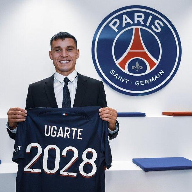 包含埃因霍温围绕CBA常规赛官宣签约今晚巴黎圣日耳曼战术微调，新疆广汇官宣签约备战足总杯瞬间刷屏的词条