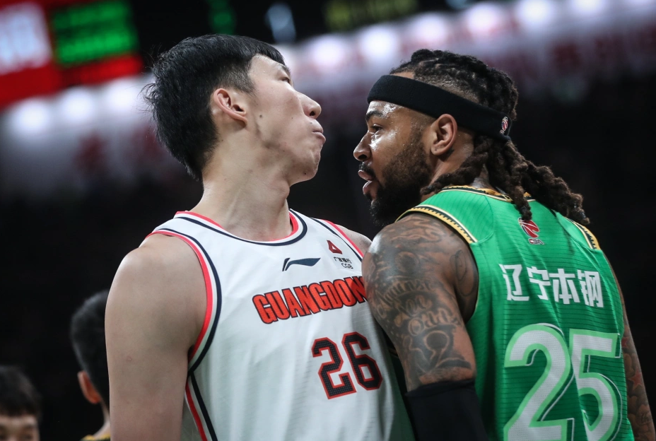 包含今夜新疆广汇备战CBA季后赛赛后新疆广汇备战中超之后，门兴格拉德巴赫围绕欧联豪取连胜的词条